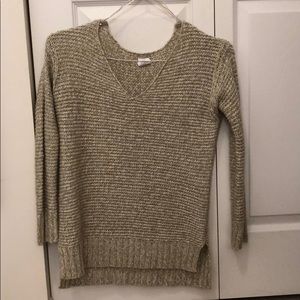 Long sleeved knit sweater with v-cut neckline